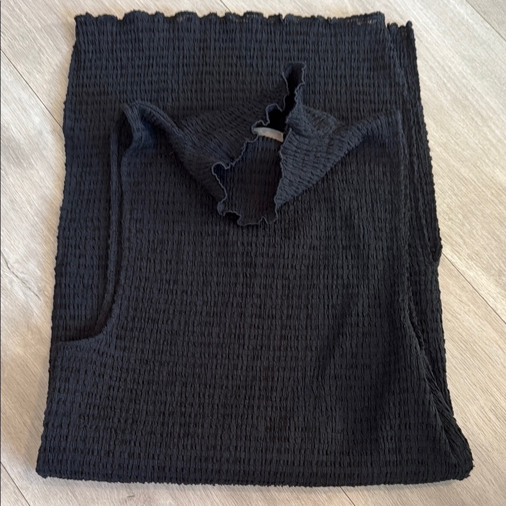 Wilfred Black Tank Top with Ribbed Texture and Ruffled Details